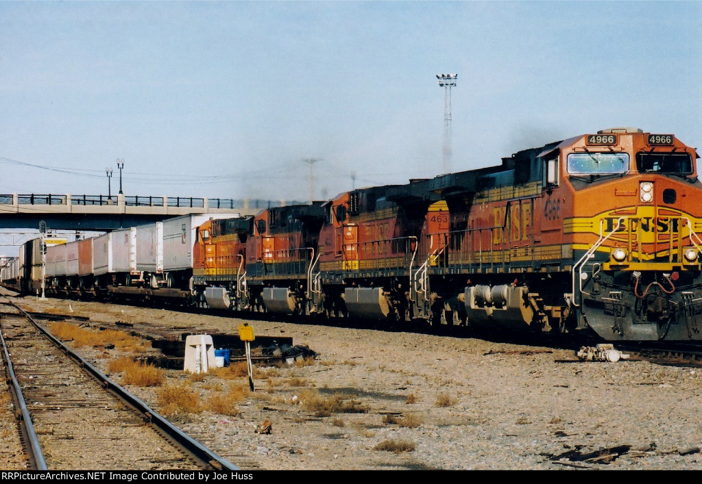 BNSF 4966 East